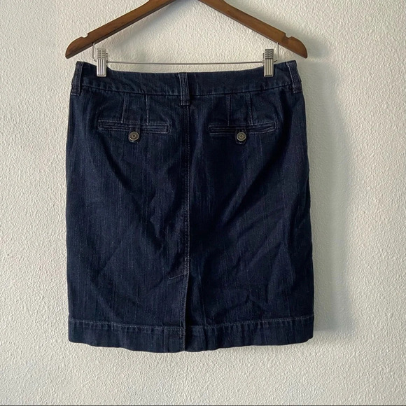 Eddie Bauer Dark Wash Denim Skirt 8 Classic Casual Everyday Style - Picture 2 of 8